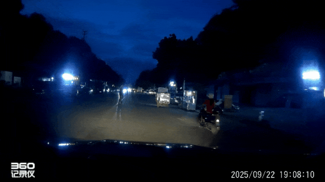 路况_行车安全注意事项_驾驶观察礼让行人