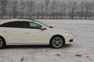 出行提示_雪地行车安全技巧_降雪天气开车注意事项