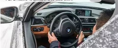 雪天步行防滑防摔防砸技巧_出行提示_雪天出行安全注意事项