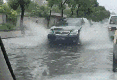 出行提示_雨天安全出行_雨天开车注意事项