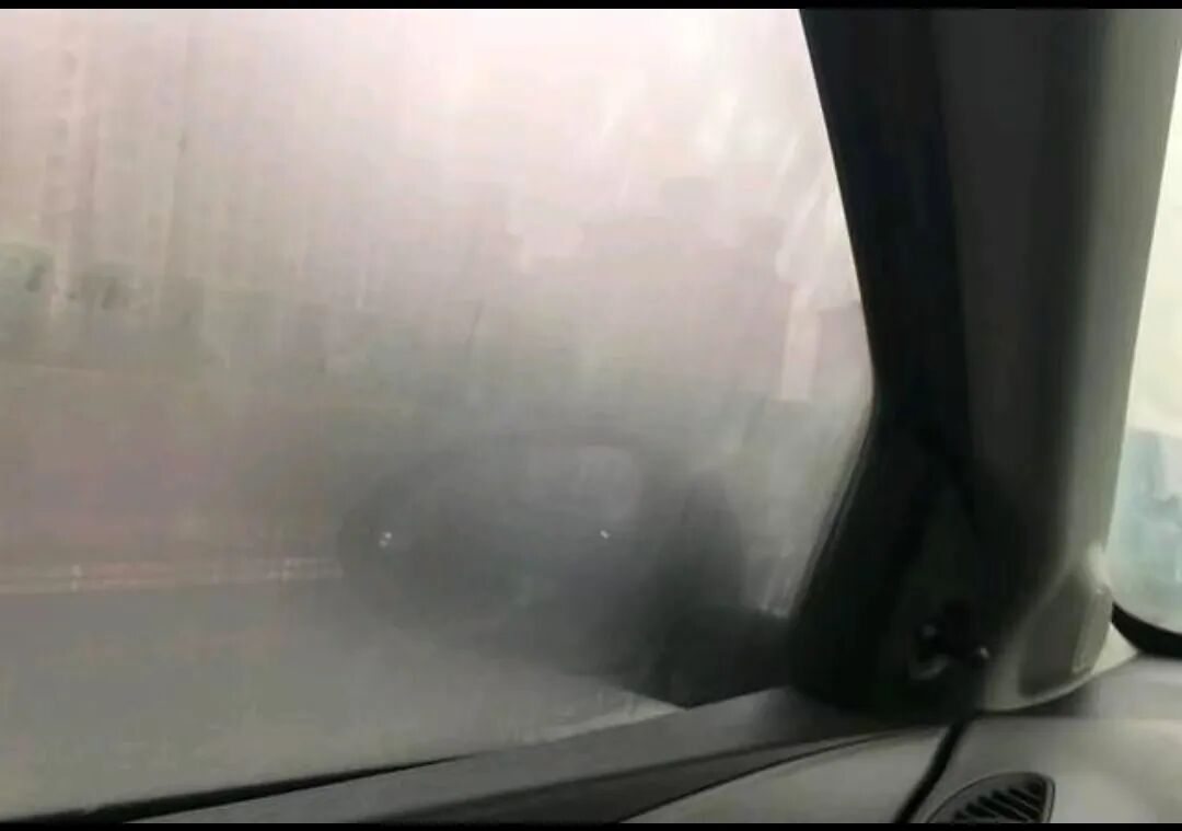 大风天气安全驾车_紧闭车门防风沙_出行提示