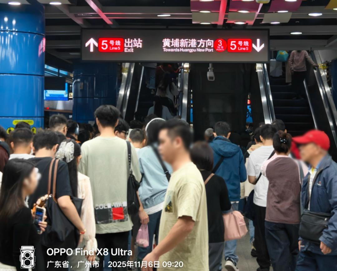 限行_地铁挤爆马路畅通现象_广州限行第一天体验