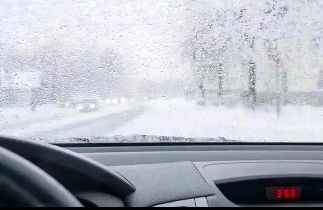 驾驶雪天车辆的安全技巧_出行提示_驾车出行前的准备