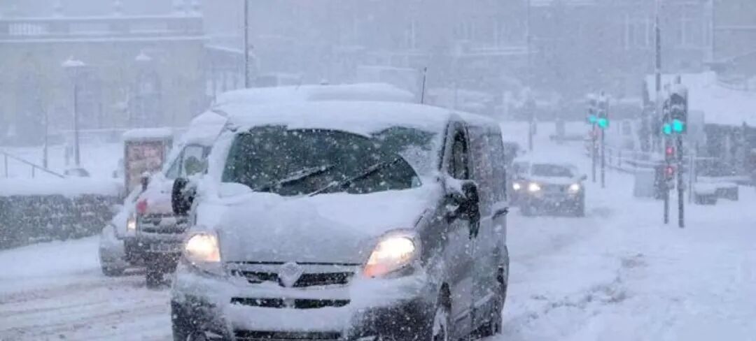 出行提示_驾车出行前的准备_驾驶雪地车辆的安全技巧