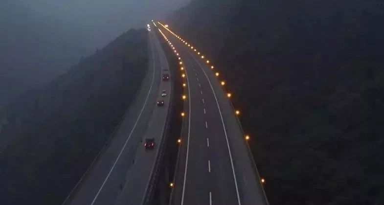 雾天行车安全常识_低能见度行车技巧_出行提示