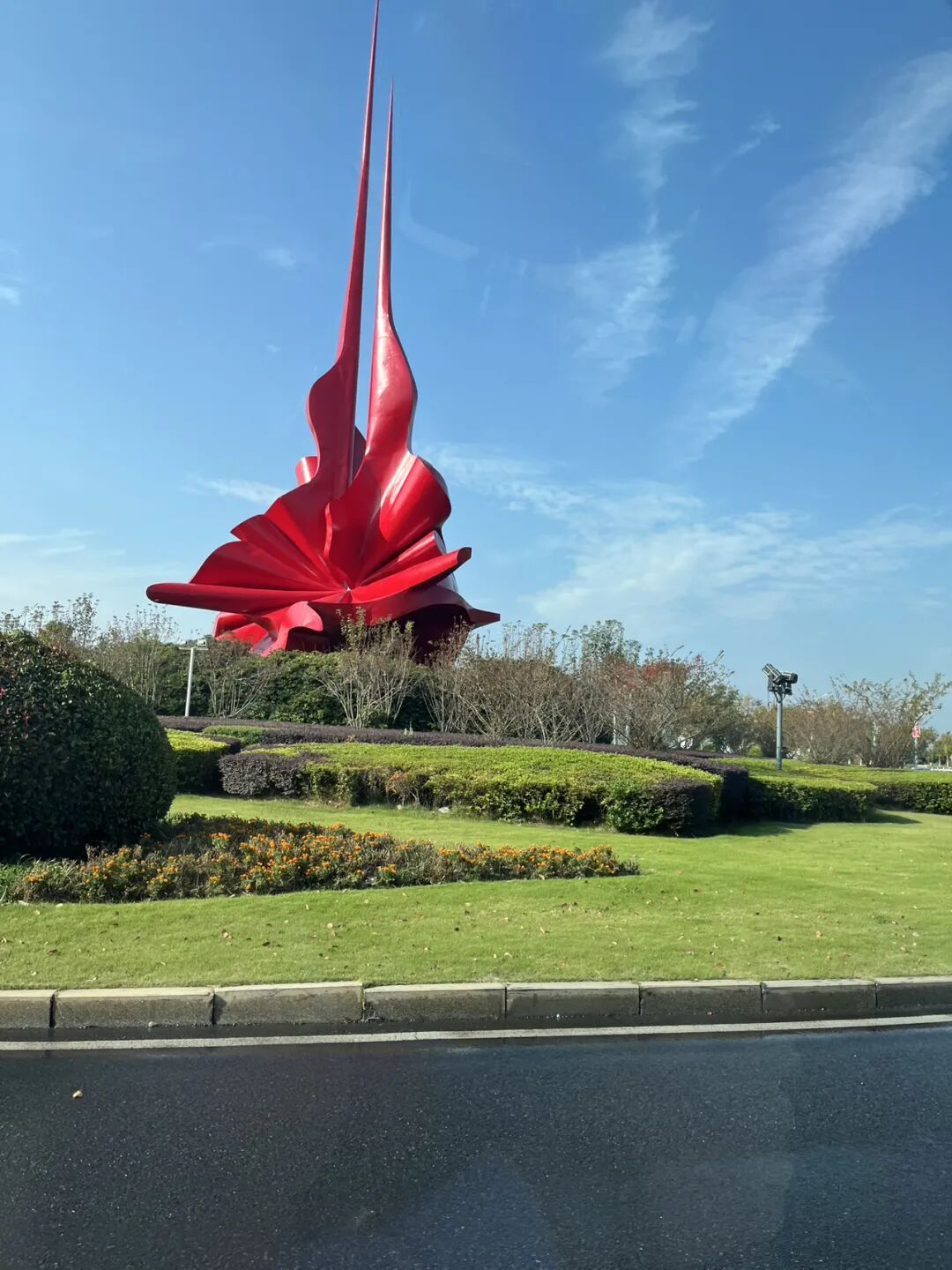 突发情况特殊车辆通行_交警人为干预红绿灯时间限制_限行