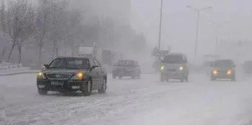 出行提示_雪天驾车安全技巧_雪天出行指南