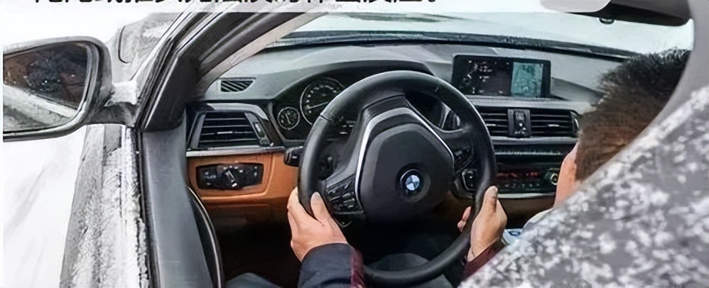 雪天出行安全注意事项_雪天步行防滑防摔防砸攻略_出行提示