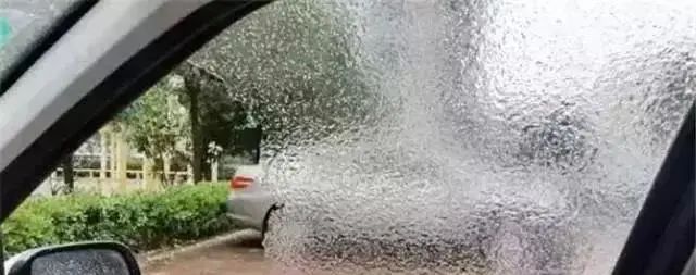 雪地行车安全技巧_降雪天气开车注意事项_出行提示