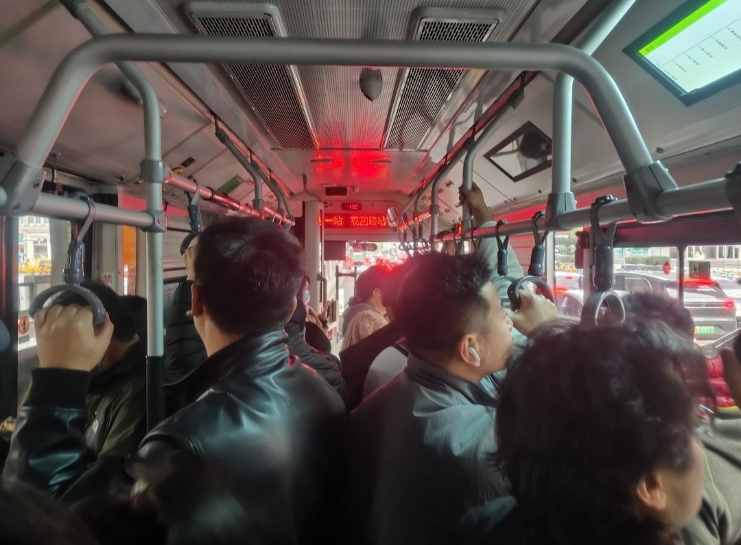 郑州市限行政策恢复_限行_郑州公共交通早高峰客流量增长