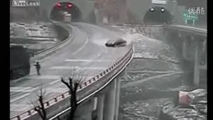 出行提示_雨雪天气安全行车_雨雪天气行车技巧