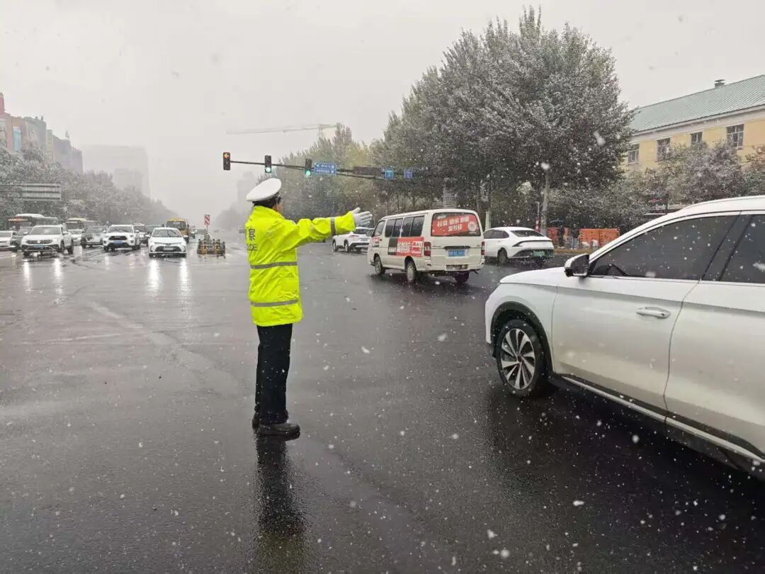 雨雪天气路面湿滑安全出行指南_出行提示_哈尔滨雨雪天气交通出行安全提示
