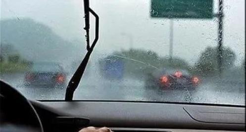 出行提示_雨雪天气驾驶技巧_雨雪天行车安全