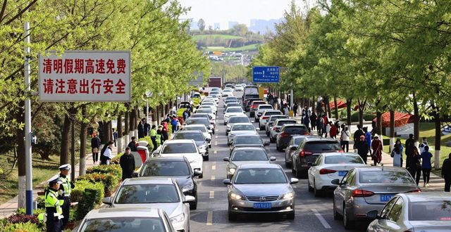 清明节高速公路免费通行政策_2026年清明节放假安排通知_出行提示