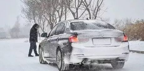 雪天出行安全注意事项_出行提示_雪天步行防滑防摔防砸技巧