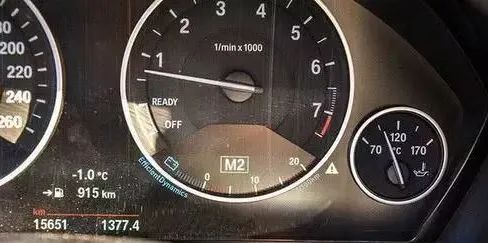 出行提示_雪天出行安全注意事项_雪天步行防滑防摔防砸技巧