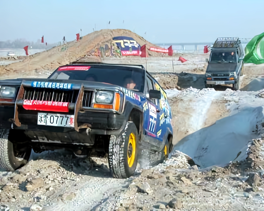 低速通过碎石路_越野驾驶技巧_路况
